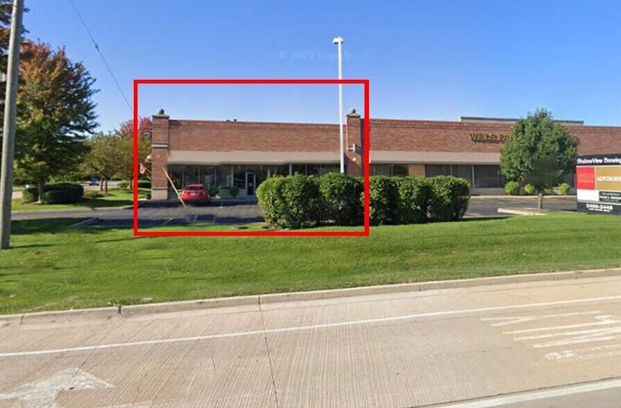 2400 Lake Shore Dr, Woodstock, IL for lease - Building Photo - Image 1 of 10