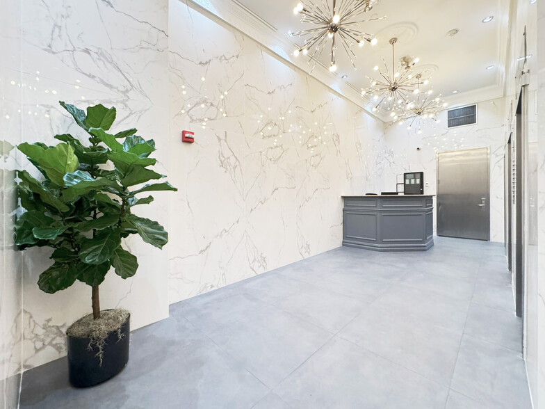 29 W 38th St, New York, NY for lease - Lobby - Image 3 of 6