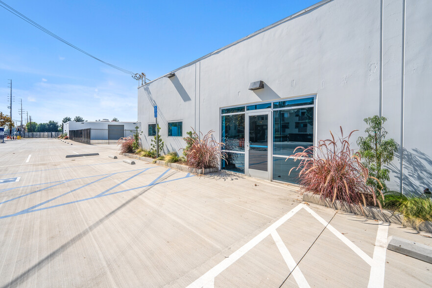 924 S Lyon St, Santa Ana, CA for sale - Building Photo - Image 1 of 6