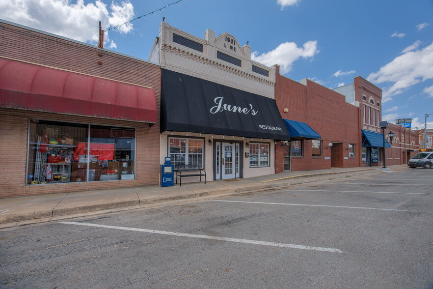 123 S Broadway St, Checotah, OK for sale - Primary Photo - Image 1 of 22