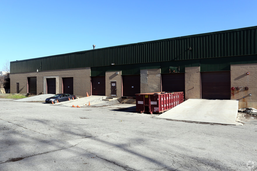 102 Queens Dr, King Of Prussia, PA for lease - Building Photo - Image 2 of 4