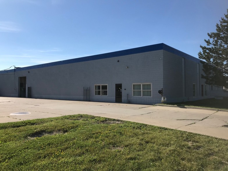 46705 Erb Dr, Macomb, MI for lease - Building Photo - Image 2 of 6