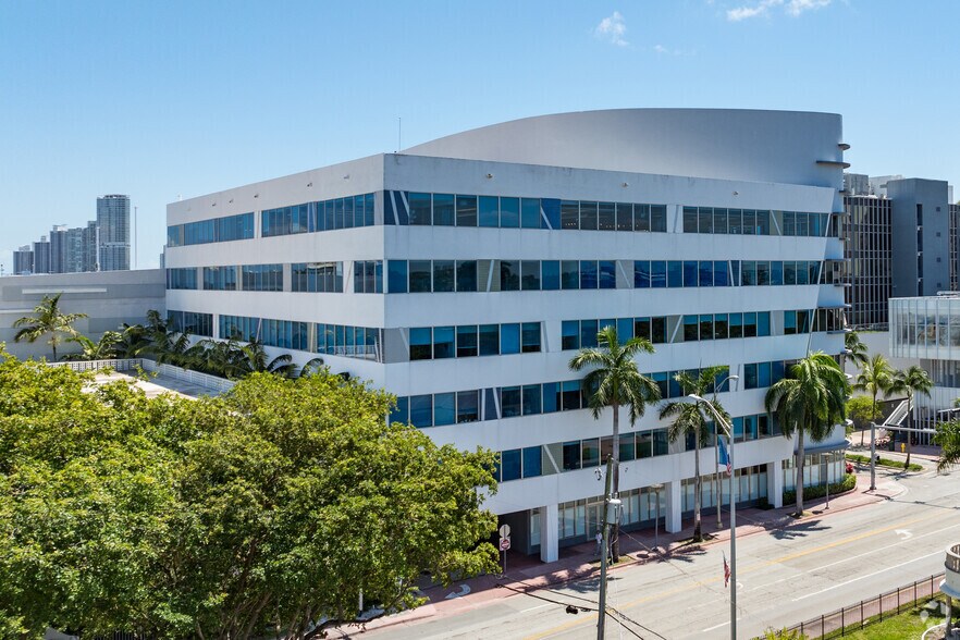 1691 Michigan Ave, Miami Beach, FL for lease - Building Photo - Image 3 of 22