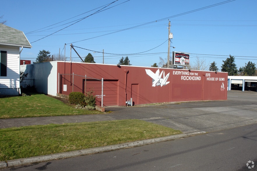 7712 NE Sandy Blvd, Portland, OR for sale - Building Photo - Image 2 of 7