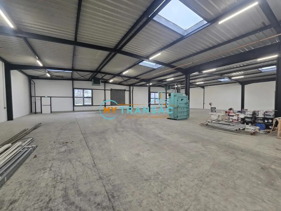 Flex in Ivry-sur-Seine for lease Interior Photo- Image 1 of 8