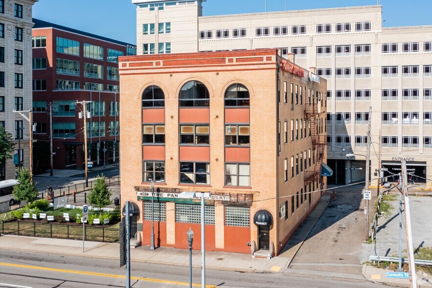 207-209 Sandusky St, Pittsburgh, PA for lease - Building Photo - Image 2 of 13