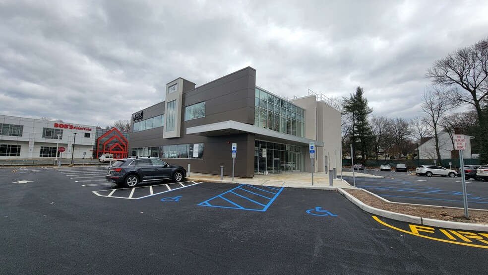 142 Route 17, Paramus, NJ for lease - Building Photo - Image 1 of 6