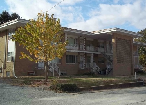 Macomb Multifamily Portfolio portfolio of 3 properties for sale on LoopNet.com - Primary Photo - Image 3 of 3