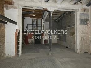 Retail in Barcelona, Barcelona for lease Interior Photo- Image 2 of 10