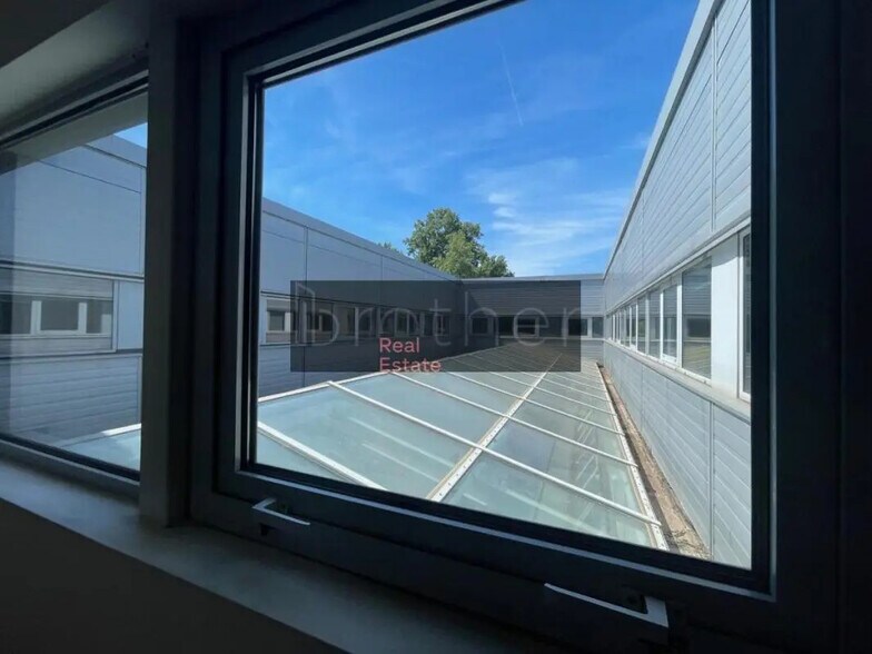 Office in Bordeaux for lease - Interior Photo - Image 1 of 5