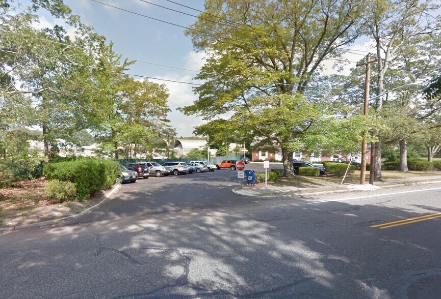 117 Pauls Path, Coram, NY 11727 POST OFFICE