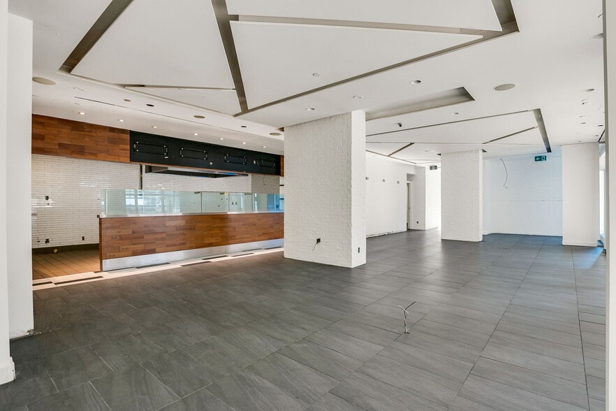363 Bremner Blvd, Toronto, ON for lease - Building Photo - Image 3 of 7