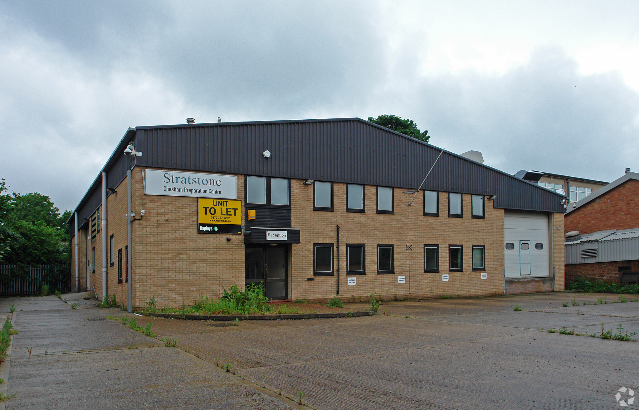 216 Bellingdon Rd, Chesham for lease Primary Photo- Image 1 of 4