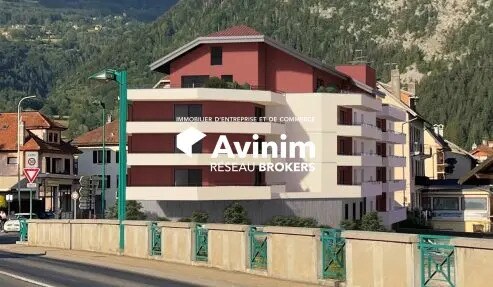 Retail in Cluses for sale Building Photo- Image 1 of 2