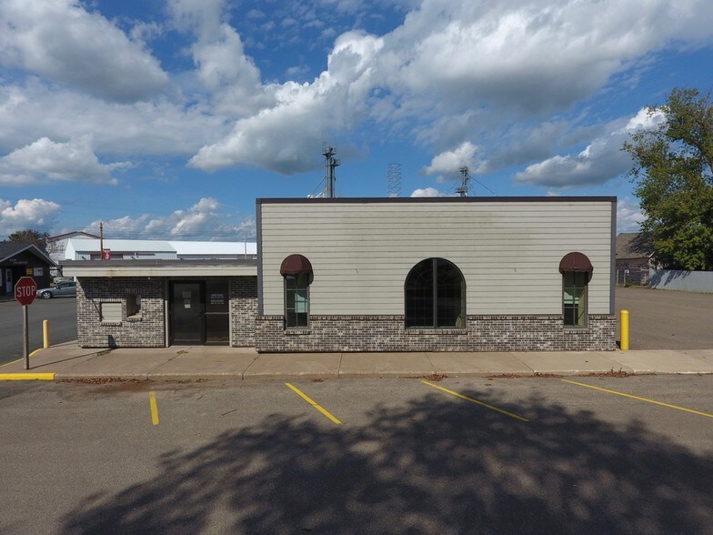 101 Center St, Ridgeland, WI 54763