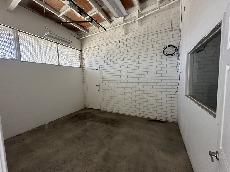 3850 Broadway Pl, Los Angeles, CA for lease - Building Photo - Image 2 of 9