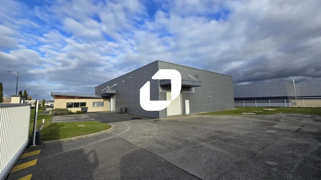 Location Local d'activités 870 m² - Photo 1