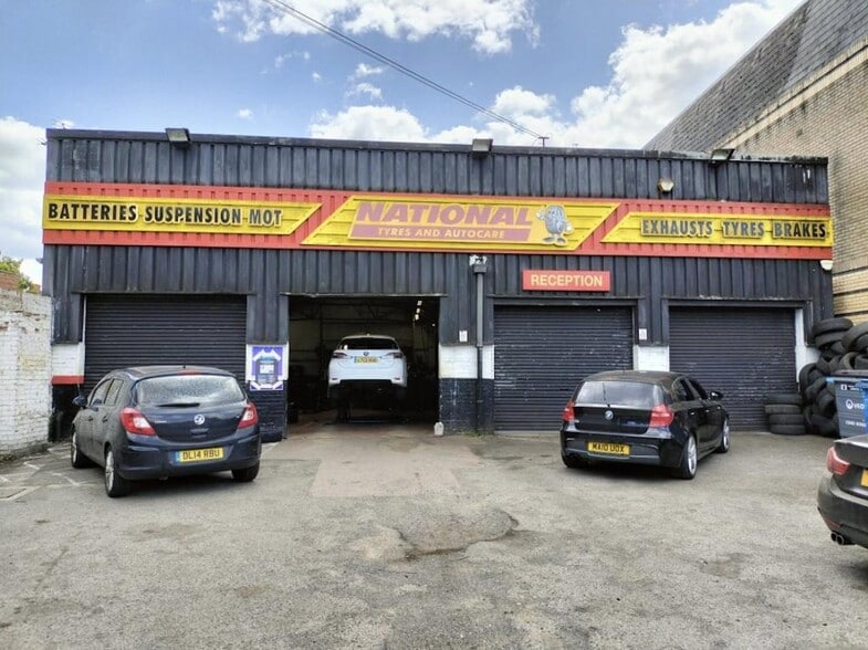 67 Boundary Rd, Woking for lease - Building Photo - Image 2 of 5