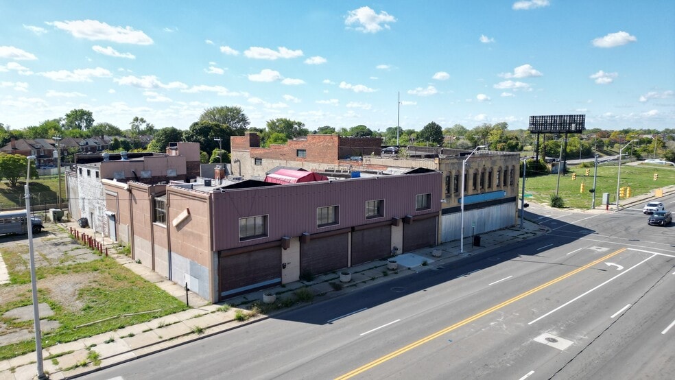 Grand River Marketplace Campus Portfolio portfolio of 7 properties for sale on LoopNet.com - Building Photo - Image 3 of 47