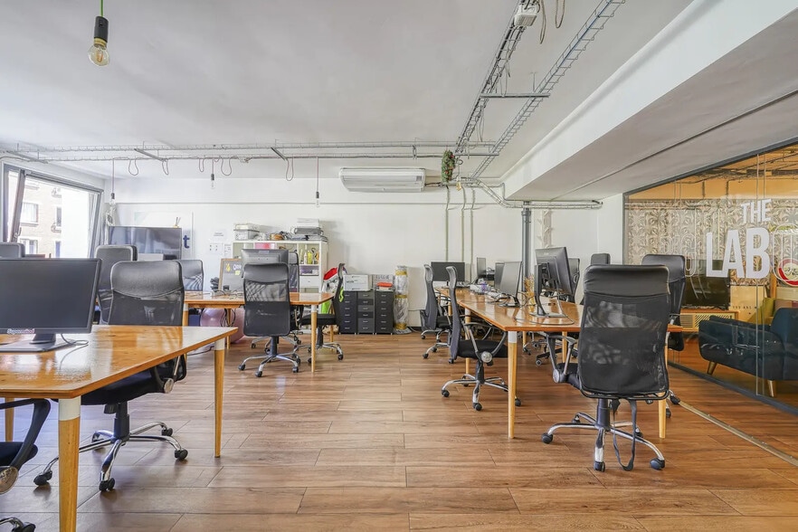 Coworking Space in Paris for lease - Interior Photo - Image 2 of 13