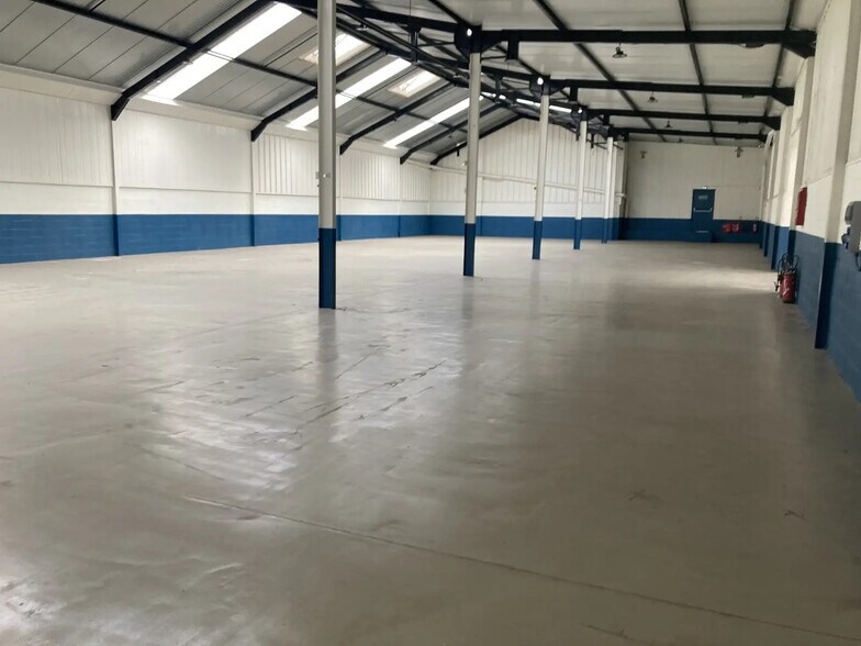 Flex in Lille for lease - Building Photo - Image 2 of 7