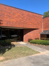 2046 W Park Pl, Stone Mountain, GA for lease Building Photo- Image 1 of 7