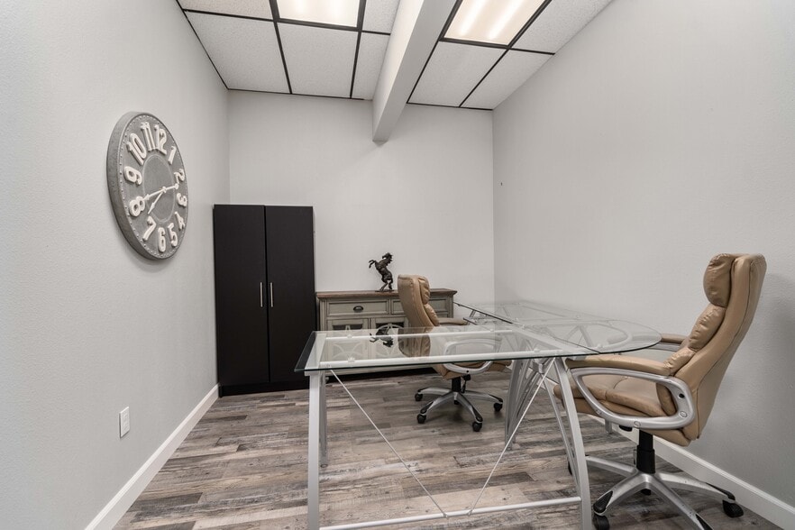 14718 Union Ave SW, Lakewood, WA for sale - Interior Photo - Image 2 of 10