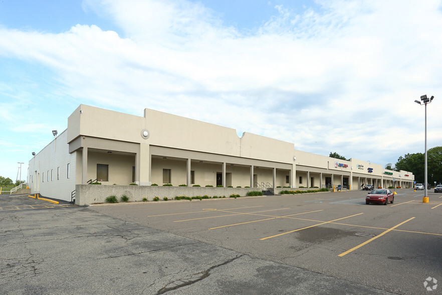 2270-2284 S Ballenger Hwy, Flint, MI for lease - Building Photo - Image 1 of 5