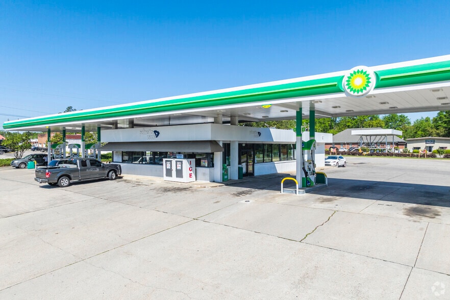 Pops Mart Fuels Portfolio portfolio of 2 properties for sale on LoopNet.com - Building Photo - Image 1 of 24