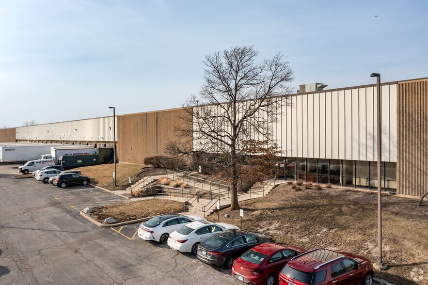 801 W Bryn Mawr Ave, Itasca, IL for sale - Primary Photo - Image 1 of 1