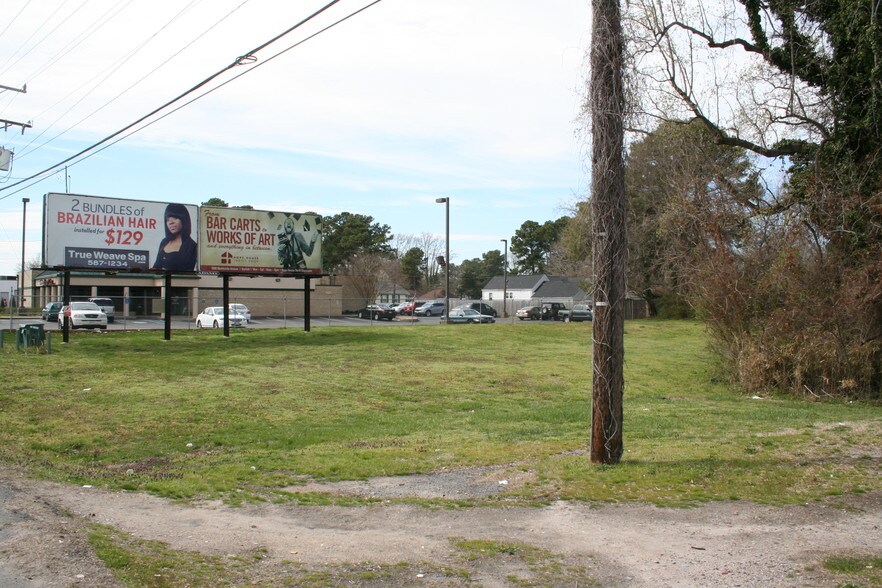 1342-1350 E Little Creek Rd, Norfolk, VA for lease - Building Photo - Image 3 of 9