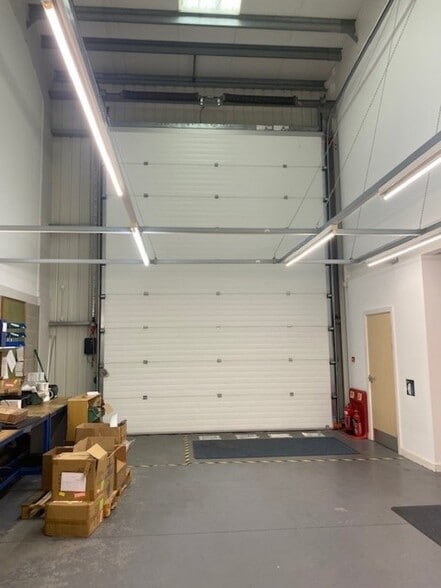 Unit 28 IO Centre Salbrook Rd, Salfords for sale - Interior Photo - Image 2 of 5