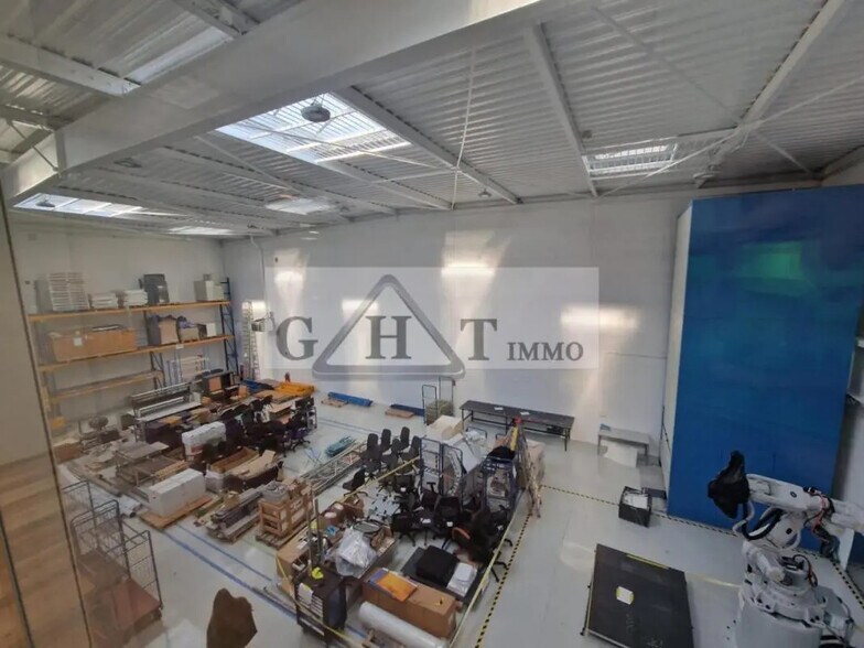 Retail in Ivry-sur-Seine for lease - Building Photo - Image 1 of 6