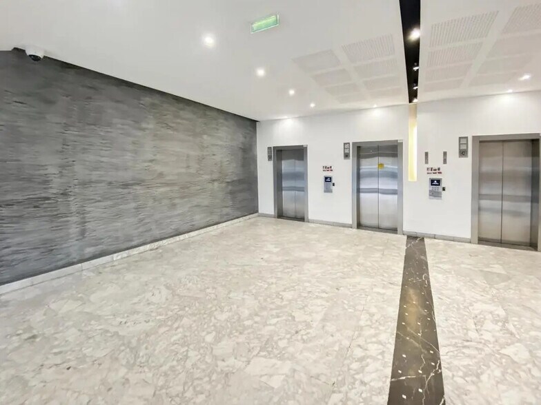 Office in Asnières-sur-Seine for sale - Building Photo - Image 2 of 7