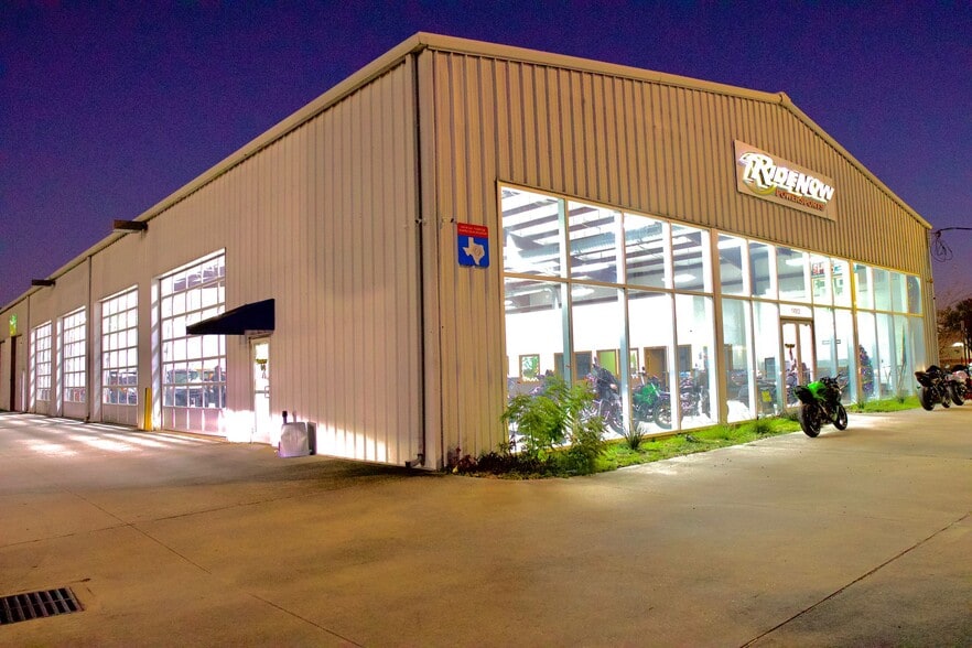 14902 N Fwy Service Rd, Houston, TX for sale - Building Photo - Image 2 of 52