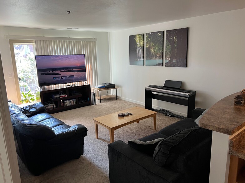 920 Marquette Ave, South Milwaukee, WI for sale - Building Photo - Image 3 of 7