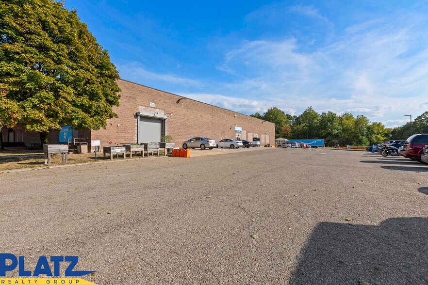 12111 Debartolo Dr, North Jackson, OH for lease - Building Photo - Image 3 of 12