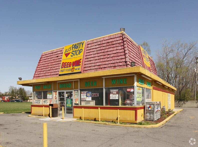 9899 Wayne Rd, Romulus, MI 48174