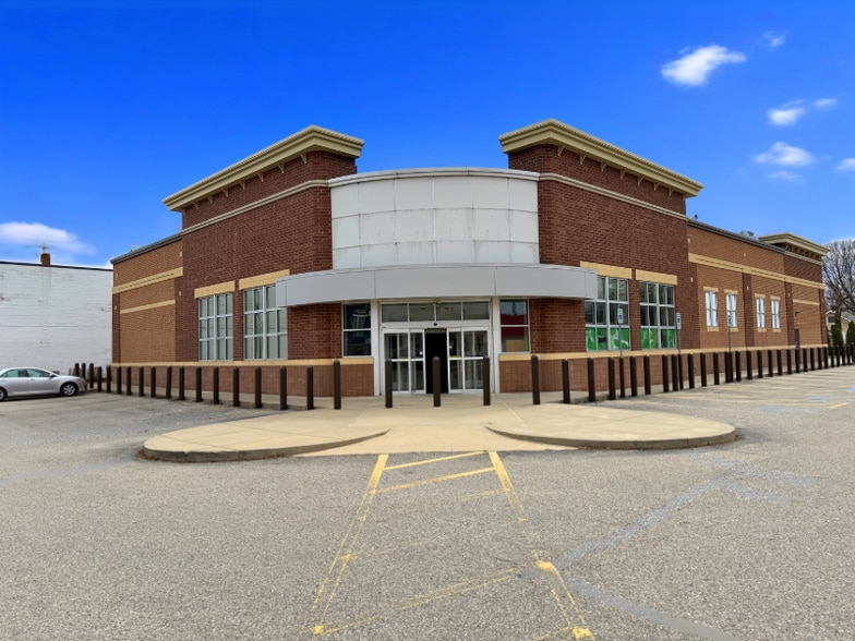 120 E Cedar Ave, Gladwin, MI for sale - Building Photo - Image 1 of 1