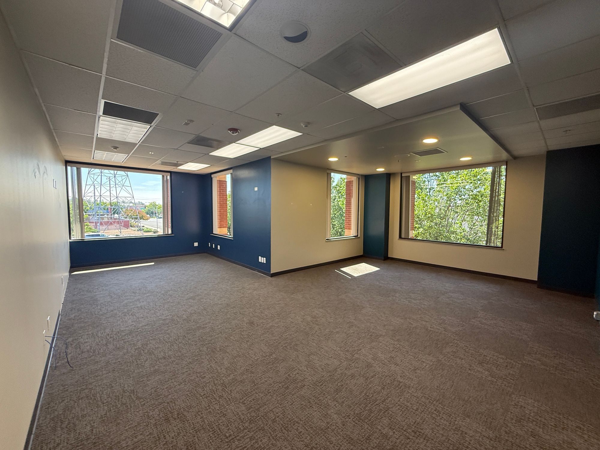 2195 Larkspur Ln, Redding, CA for lease Interior Photo- Image 1 of 3