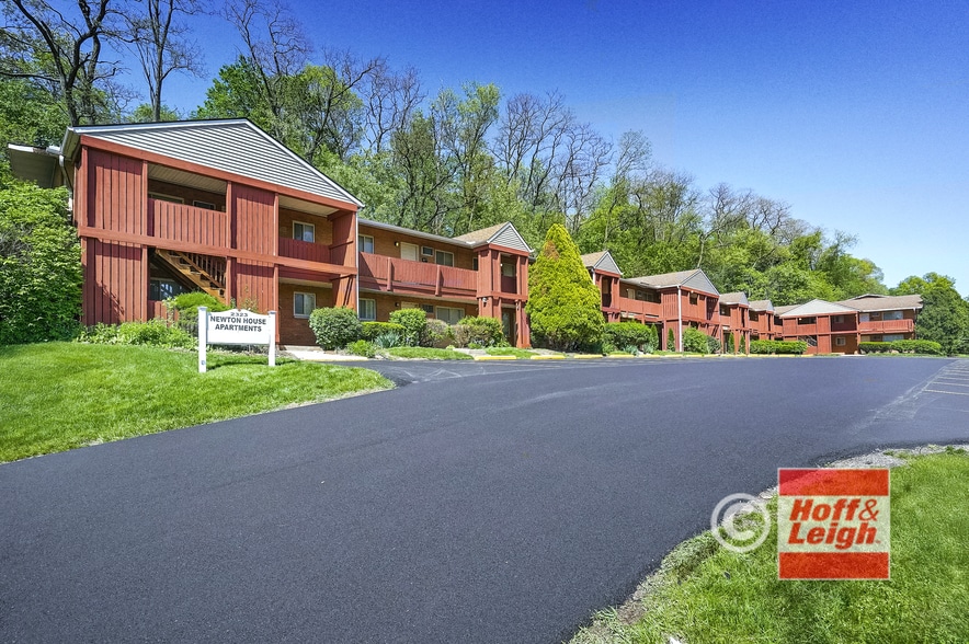 2323 Newton St, Akron, OH for sale - Building Photo - Image 1 of 32