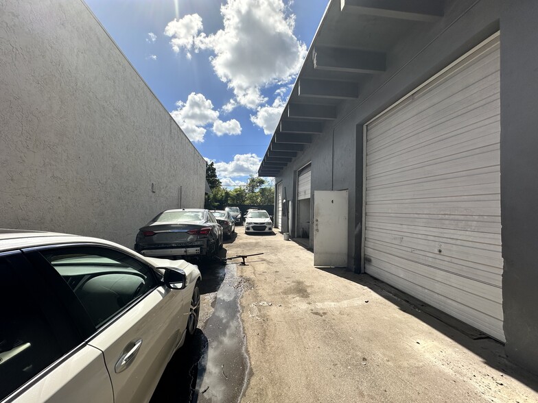 5818 SW 25th St, West Park, FL for lease - Building Photo - Image 2 of 5