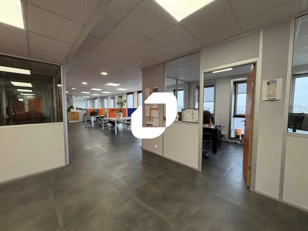Office in Montigny-le-Bretonneux for lease Interior Photo- Image 1 of 10