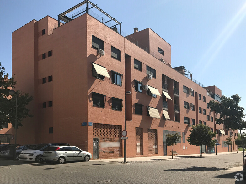 Calle Alcalde Manuel Gómez Casado, 21, Leganés, Madrid for lease - Building Photo - Image 2 of 2