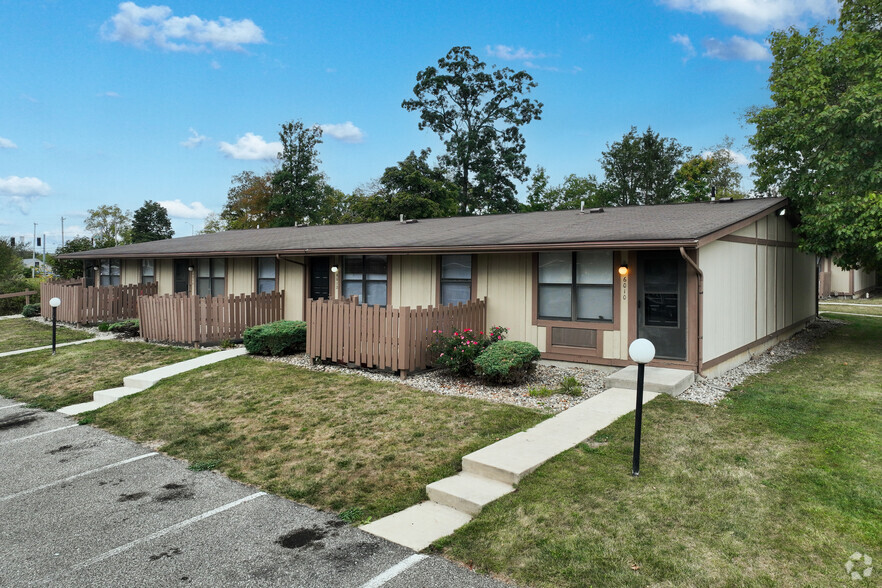 6037 Ullyot Dr, Fort Wayne, IN for sale - Primary Photo - Image 1 of 1