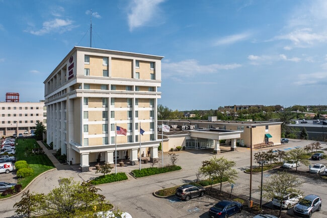 More details for 164 Fort Couch Rd, Pittsburgh, PA - Hospitality for Sale