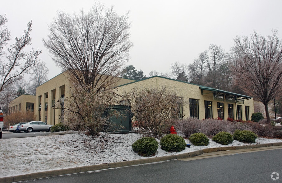 667 Berkmar Ct, Charlottesville, VA 22901