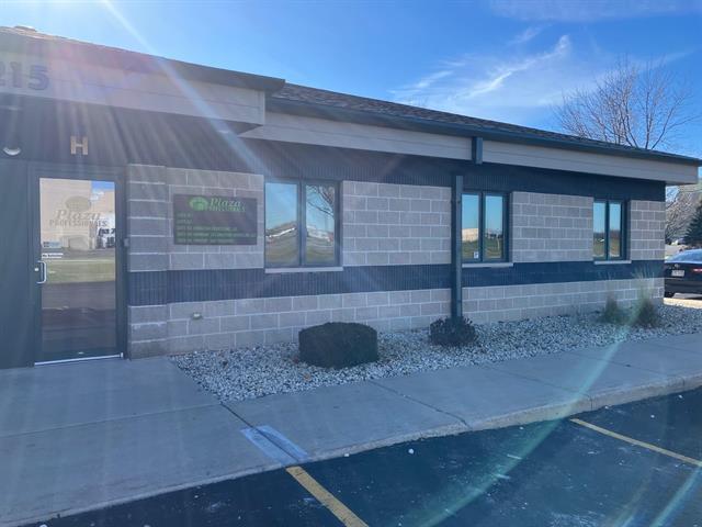 215 Corporate Dr, Beaver Dam, WI for lease - Building Photo - Image 2 of 6