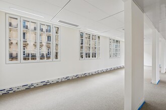 42-44 Rue De Rome, Paris for lease Interior Photo- Image 2 of 12