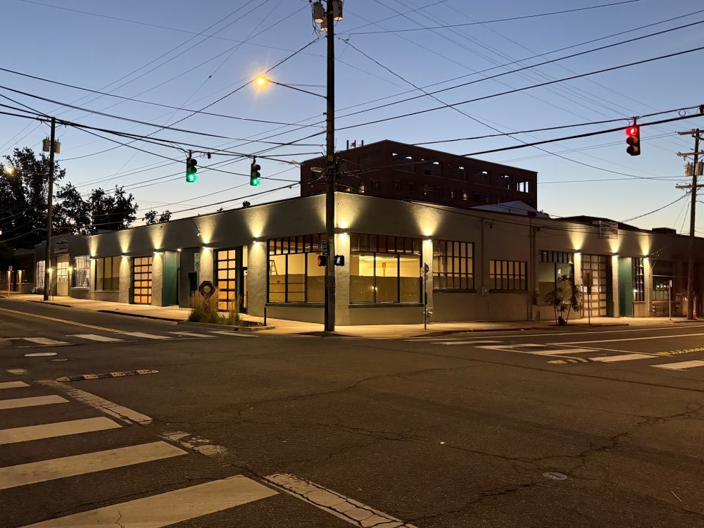 633 SE Clay St, Portland, OR for lease Building Photo- Image 1 of 15